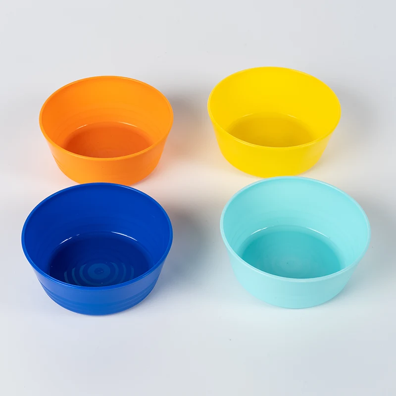 プラスチック製の家庭用品を掃除するにはどうすればよいですか?