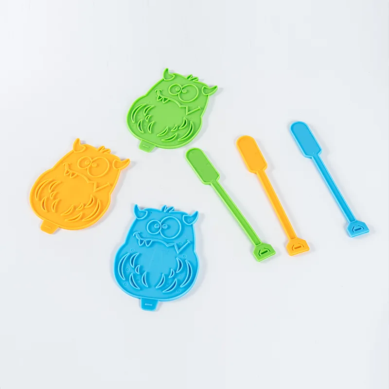 漫画の形をしたプラスチック製クラッパーおもちゃ